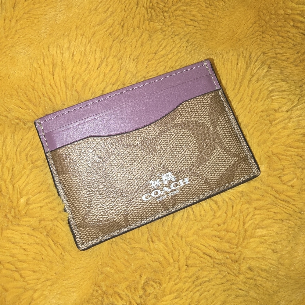 Coach nwot card holder. Baby pink Leather and signature jacquard. New!